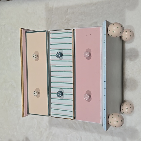 Hand painted jewelry chest blue, pink, yea, gold, peach - Picture 10 of 13